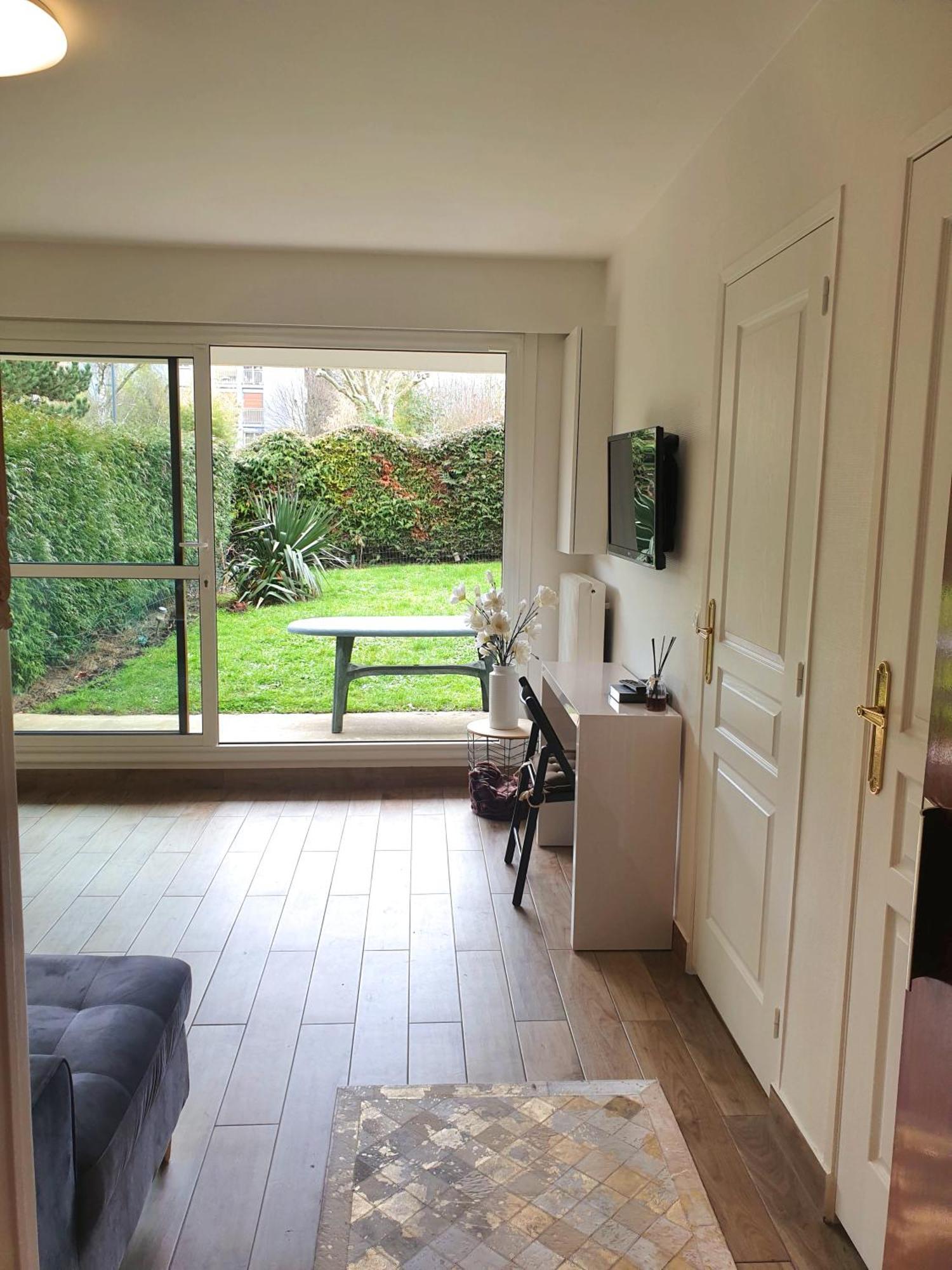 Appartement Avec Jardin Prive - 2 A 4 Voyageur Chaville Exterior foto